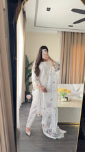Load image into Gallery viewer, 3 pcs Stitched lawn suit Ready to Wear with Net dupatta LAWN-JF116
