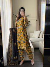 Load image into Gallery viewer, 3PC Stitched KHADDAR shalwar Suit Ready to wear KHADDAR winter Wear with KHADDAR dupatta HW-KH1003
