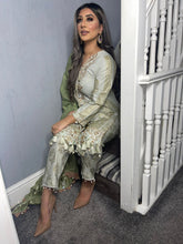 Load image into Gallery viewer, 3 pcs shalwar Suit Ready to Wear with Lilen dupatta winter SS-173A
