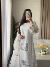 Load image into Gallery viewer, 3 pcs Stitched lawn suit Ready to Wear with Net dupatta LAWN-JF116

