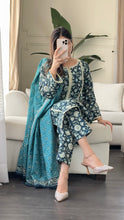 Load image into Gallery viewer, 3PC Stitched KHADDAR shalwar Suit Ready to wear KHADDAR winter Wear with KHADDAR dupatta HW-D42
