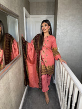 Load image into Gallery viewer, 3PC Stitched PINK shalwar Suit Ready to wear KHADDAR winter Wear with KHADDAR dupatta KNE-0306
