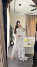 Load image into Gallery viewer, 3 pcs Stitched lawn suit Ready to Wear with Net dupatta LAWN-JF116
