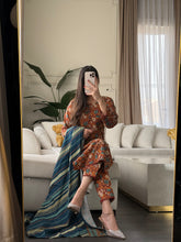 Load image into Gallery viewer, 3PC Stitched KHADDAR shalwar Suit Ready to wear KHADDAR winter Wear with KHADDAR dupatta HW-KH1002
