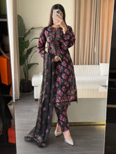 Load image into Gallery viewer, 3 pcs Stitched lawn suit Ready to Wear with Chiffon dupatta LAWN-UE538
