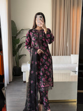 Load image into Gallery viewer, 3 pcs Stitched lawn suit Ready to Wear with Chiffon dupatta LAWN-UE538
