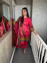 Load image into Gallery viewer, 3PC Stitched PINK shalwar Suit Ready to wear KHADDAR winter Wear with KHADDAR dupatta KNE-0315
