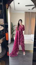 Load image into Gallery viewer, 3 pcs Stitched lawn suit Ready to Wear with Chiffon dupatta LAWN-UE538

