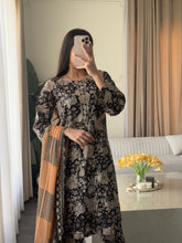 Load image into Gallery viewer, 3 pcs Stitched lawn suit Ready to Wear with Chiffon dupatta LAWN-D139A
