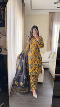 Load image into Gallery viewer, 3PC Stitched KHADDAR shalwar Suit Ready to wear KHADDAR winter Wear with KHADDAR dupatta HW-KH1003
