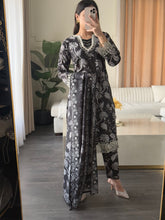 Load image into Gallery viewer, 3 pcs Stitched lawn suit Ready to Wear with CHIFFON dupatta LAWN-EM101
