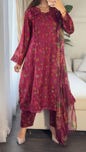 Load image into Gallery viewer, 3 pcs Stitched lawn suit Ready to Wear with CHIFFON dupatta LAWN-045
