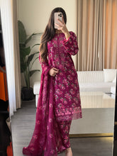 Load image into Gallery viewer, 3 pcs Stitched lawn suit Ready to Wear with Chiffon dupatta LAWN-UE538

