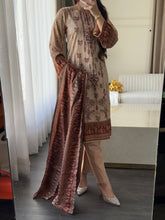 Load image into Gallery viewer, 3 pcs Stitched lawn suit Ready to Wear with Lawn dupatta LAWN-D292E
