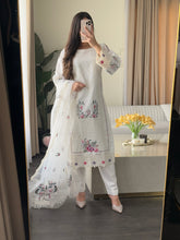 Load image into Gallery viewer, 3 pcs Stitched lawn suit Ready to Wear with Net dupatta LAWN-JF116
