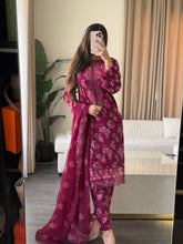 Load image into Gallery viewer, 3 pcs Stitched lawn suit Ready to Wear with Chiffon dupatta LAWN-UE538
