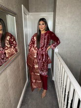 Load image into Gallery viewer, 3pc MAROON VELVET Embroidered Shalwar Kameez with NET/Velvet dupatta Stitched Suit Ready to wear HW-DT117A
