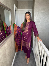 Load image into Gallery viewer, 3PC Stitched PURPLE shalwar Suit Ready to wear DHANAK winter Wear with Dhanak dupatta DNE-076
