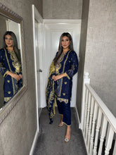 Load image into Gallery viewer, 3 pcs Stitched lawn suit Ready to Wear with chiffon dupatta LNE-24012
