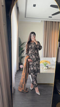 Load image into Gallery viewer, 3 pcs Stitched lawn suit Ready to Wear with Chiffon dupatta LAWN-D139A
