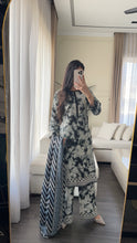 Load image into Gallery viewer, 3PC Stitched KHADDAR shalwar Suit Ready to wear KHADDAR winter Wear with KHADDAR dupatta HW-KH1002
