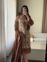 Load image into Gallery viewer, 3 pcs Stitched lawn suit Ready to Wear with Lawn dupatta LAWN-D292E
