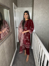 Load image into Gallery viewer, 3pc  MAROON VELVET Embroidered Shalwar Kameez with NET/Velvet dupatta Stitched Suit Ready to wear HW-DT116
