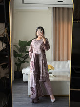 Load image into Gallery viewer, 3 pcs Stitched lawn suit Ready to Wear with CHIFFON dupatta LAWN-JF109
