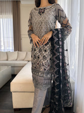 Load image into Gallery viewer, 3pc GREY Embroidered Shalwar Kameez wit Net dupatta Stitched Suit Ready to wear HW-DT82
