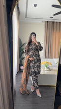 Load image into Gallery viewer, 3 pcs Stitched lawn suit Ready to Wear with Chiffon dupatta LAWN-D139A
