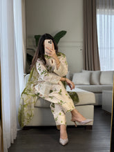 Load image into Gallery viewer, 3 pcs Stitched lawn suit Ready to Wear with CHIFFON dupatta LAWN-040B
