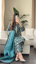 Load image into Gallery viewer, 3PC Stitched KHADDAR shalwar Suit Ready to wear KHADDAR winter Wear with KHADDAR dupatta HW-D42
