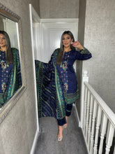 Load image into Gallery viewer, 3 pcs Stitched lawn suit Ready to Wear with chiffon dupatta LNE-24011
