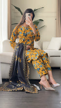 Load image into Gallery viewer, 3PC Stitched KHADDAR shalwar Suit Ready to wear KHADDAR winter Wear with KHADDAR dupatta HW-KH1003
