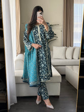 Load image into Gallery viewer, 3PC Stitched KHADDAR shalwar Suit Ready to wear KHADDAR winter Wear with KHADDAR dupatta HW-D42
