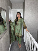 Load image into Gallery viewer, 3PC Stitched GREEN shalwar Suit Ready to wear KHADDAR winter Wear with KHADDAR dupatta KNE-0311
