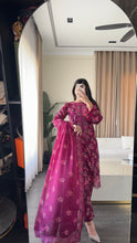 Load image into Gallery viewer, 3 pcs Stitched lawn suit Ready to Wear with Chiffon dupatta LAWN-UE538
