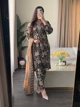 Load image into Gallery viewer, 3 pcs Stitched lawn suit Ready to Wear with Chiffon dupatta LAWN-D139A
