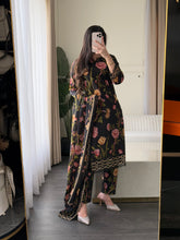 Load image into Gallery viewer, 3 pcs Stitched lawn suit Ready to Wear with LAWN dupatta LAWN-JF113
