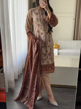 Load image into Gallery viewer, 3 pcs Stitched lawn suit Ready to Wear with Lawn dupatta LAWN-D292E
