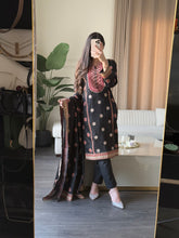 Load image into Gallery viewer, 3 pcs Stitched lawn suit Ready to Wear with CHIFFON dupatta LAWN-JF101
