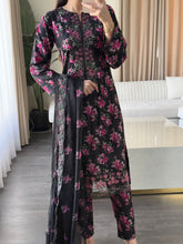 Load image into Gallery viewer, 3 pcs Stitched lawn suit Ready to Wear with Chiffon dupatta LAWN-UE538
