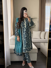 Load image into Gallery viewer, 3PC Stitched KHADDAR shalwar Suit Ready to wear KHADDAR winter Wear with KHADDAR dupatta HW-D42
