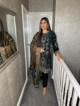 Load image into Gallery viewer, 3pc DARK GREEN VELVET Embroidered Shalwar Kameez with NET/Velvet dupatta Stitched Suit Ready to wear HW-DT114
