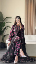 Load image into Gallery viewer, 3 pcs Stitched lawn suit Ready to Wear with Chiffon dupatta LAWN-UE538
