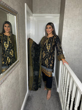 Load image into Gallery viewer, 3 pcs Stitched BLACK lawn suit Ready to Wear with chiffon dupatta LNE-24008
