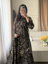 Load image into Gallery viewer, 3 pcs Stitched lawn suit Ready to Wear with Chiffon dupatta LAWN-D154B
