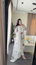 Load image into Gallery viewer, 3 pcs Stitched lawn suit Ready to Wear with Net dupatta LAWN-JF116
