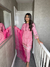 Load image into Gallery viewer, 3 pcs Stitched PINK lawn CHICKEN KARI suit Ready to Wear with chiffon dupatta HW-SNCH05

