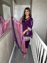 Load image into Gallery viewer, 3 pcs Stitched PURPLE lawn CHICKEN KARI suit Ready to Wear with chiffon dupatta HW-SNCH03
